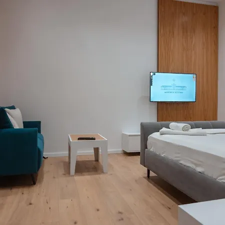 Britney's * Тирана