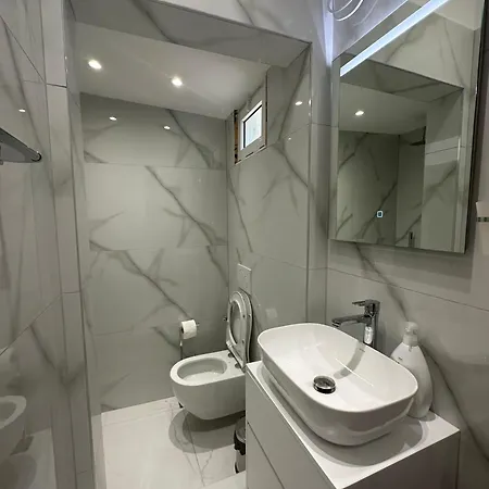 Britney's ティラナ