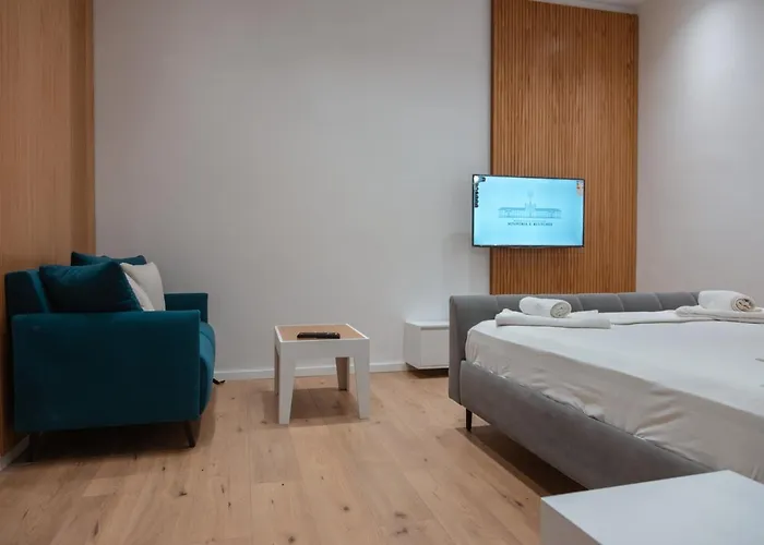 Britney's * 티라나