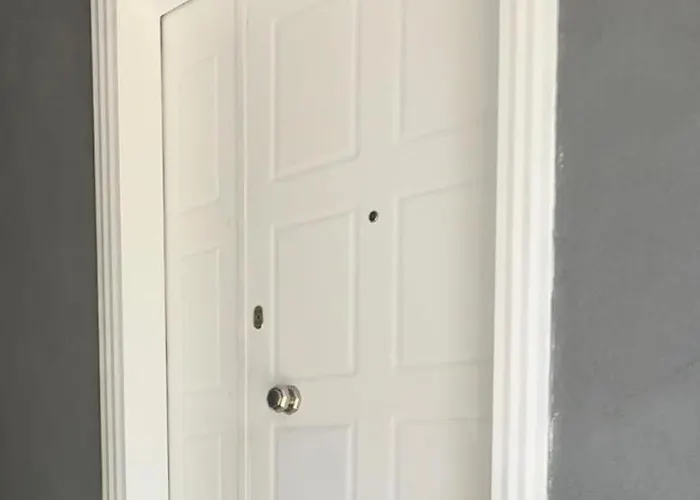 Britney's 아파트 티라나